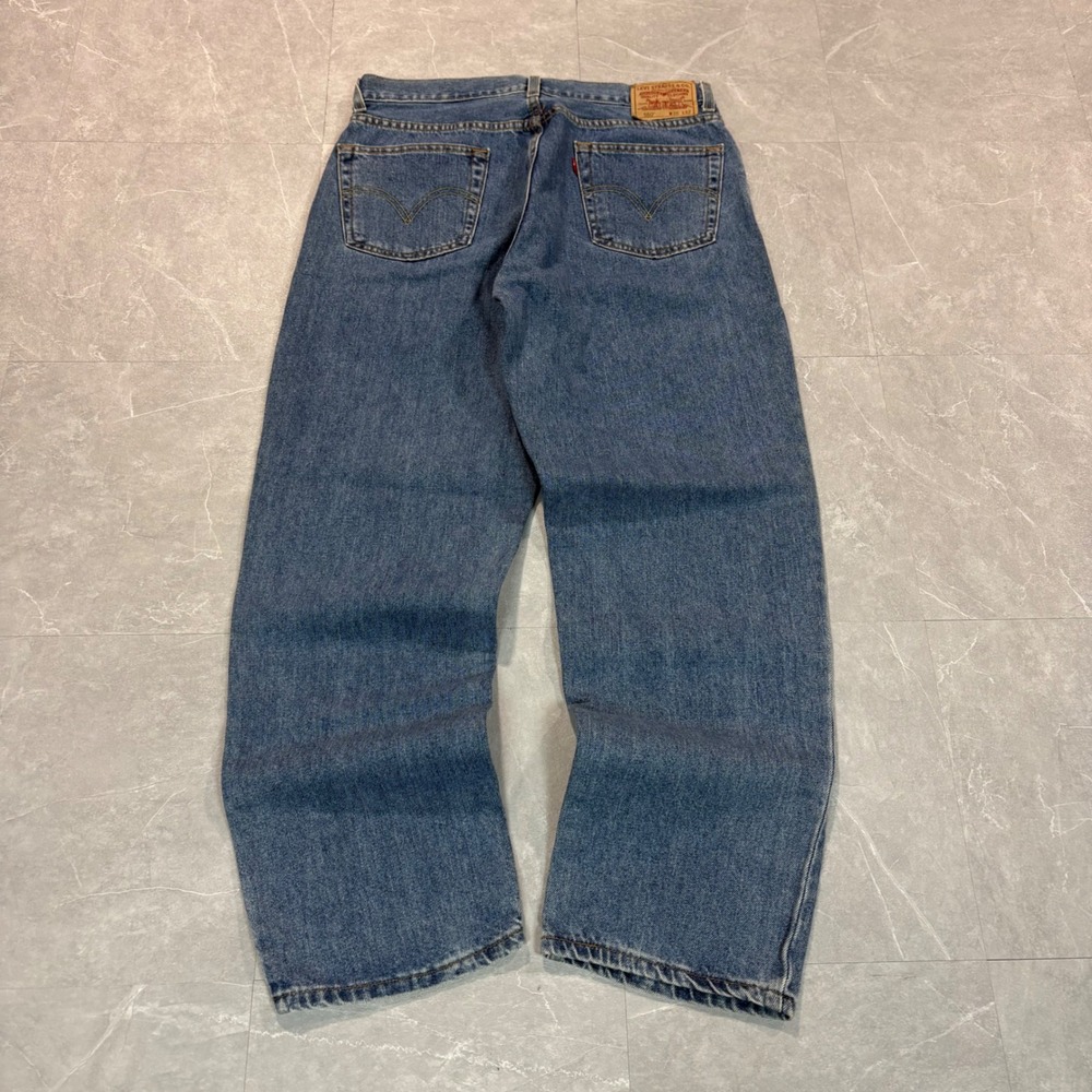 Y2K Levi's 550 blue denim jeans